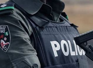 police officer returns mistaken deposit, Police nab man with human parts on the Lagos–Ibadan Expressway after officers found bones hidden in a passenger’s luggage during a routine stop-and-search. Investigations are ongoing.