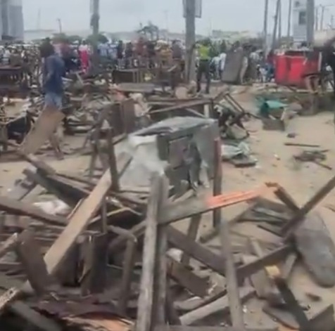 VIDEO: Lagos enforcement team evicts street traders at Mile 2