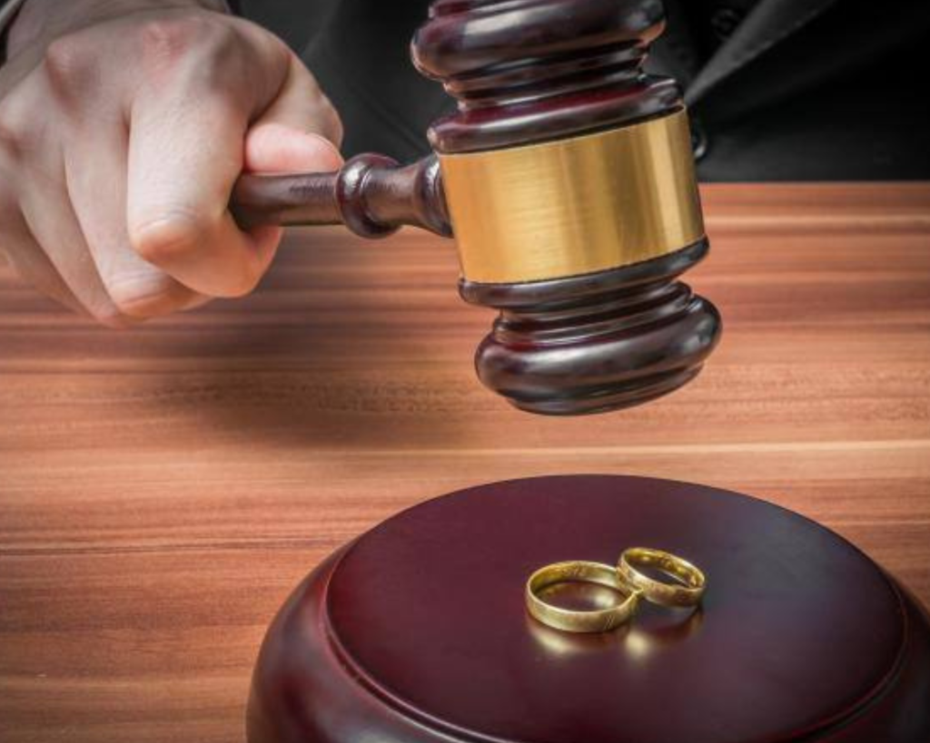 A divorce hearing at the Area Court Centre, Igboro, Ilorin, Kwara State, turned dramatic on Wednesday when a woman, Mulikat Yusuf, fainted after her husband, Ishaq Abdulganiyu, insisted on ending the marriage.