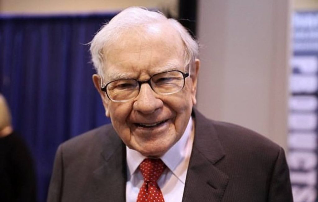 Warren Buffett retires: At 95, the legendary Berkshire Hathaway CEO announces his departure, closing a historic chapter in investing and business leadership.