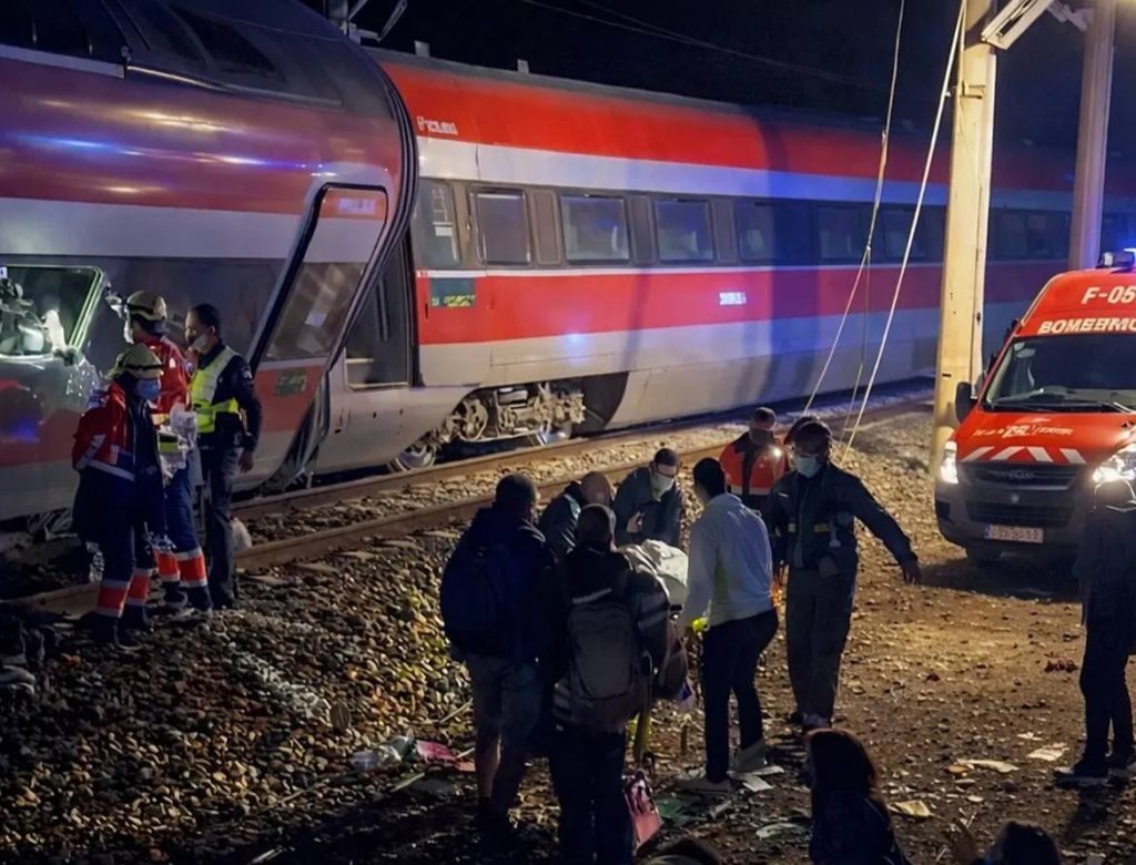 Two high-speed train collide in Spain, leaving 39 dead and about 170 injured after a Málaga–Madrid service derailed and hit a Madrid–Huelva train near Córdoba.
