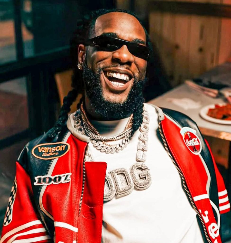 A viral video shows an alleged incident involving Burna Boy’s driver after his Rolls-Royce reportedly damaged, leading to the car being towed in Lagos and sparking online reactions. Focus keyphrase: “Burna Boy’s Rolls-Royce reportedly damaged”.
