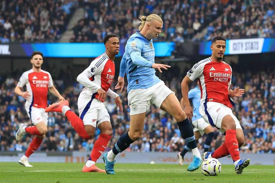 Arsenal fail to win at the Etihad as Manchester City claim a 2–1 victory, putting the Premier League title race firmly in their hands with a game in hand.