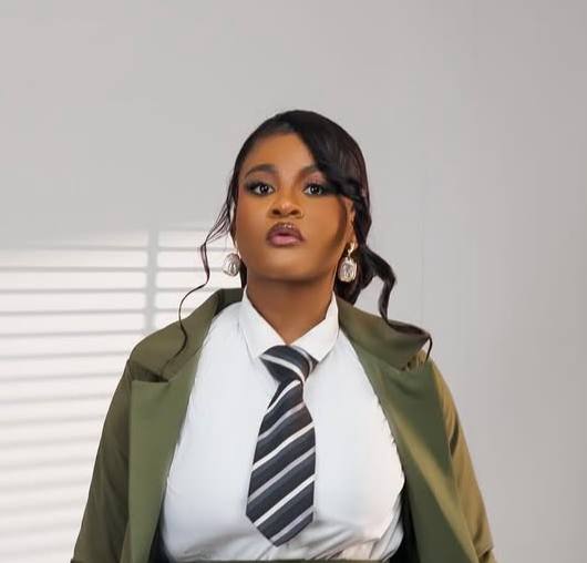 Phyna defends BBL surgery amid family tragedy, calling Nigerians hypocrites, dismissing criticism, and reacting to claims by VeryDarkMan over her sister’s death and compensation allegations.